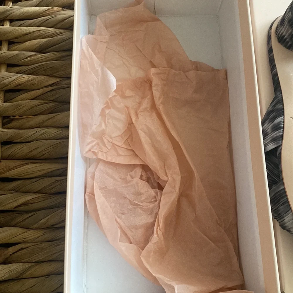 Only tired on once brand new Loeffler Randall open to sandals with cutest bow - Picture 7 of 12